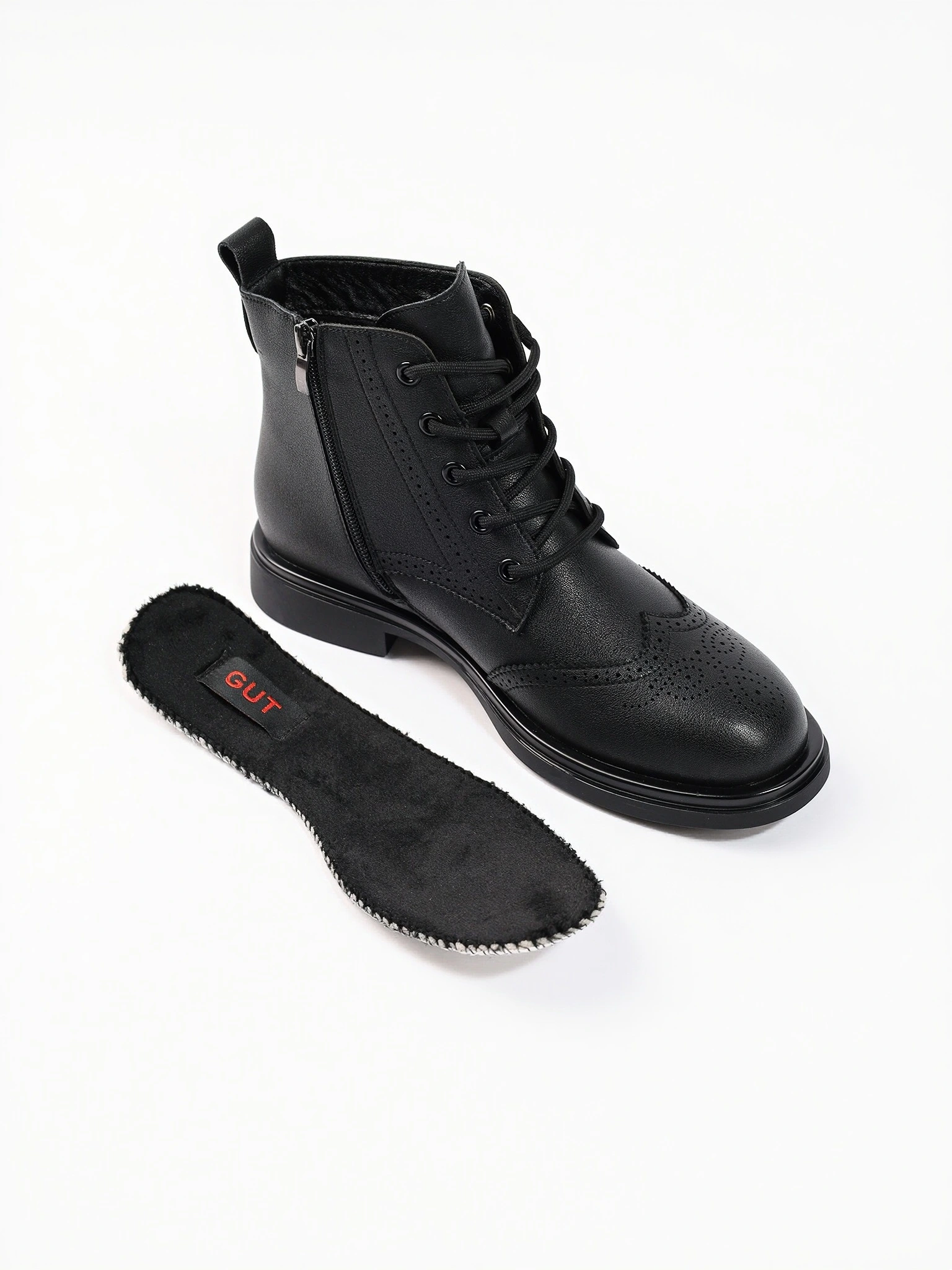 Ботинки-дерби черного цвета с декоративной перфорацией из натуральной кожи